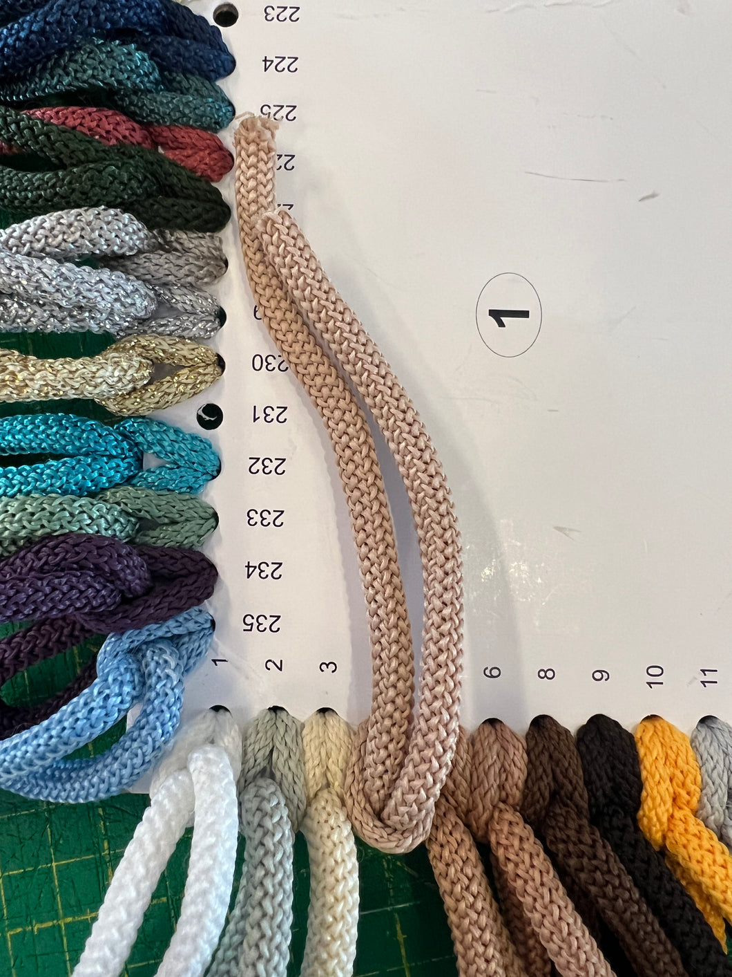 Heklesnor farge 4 beige