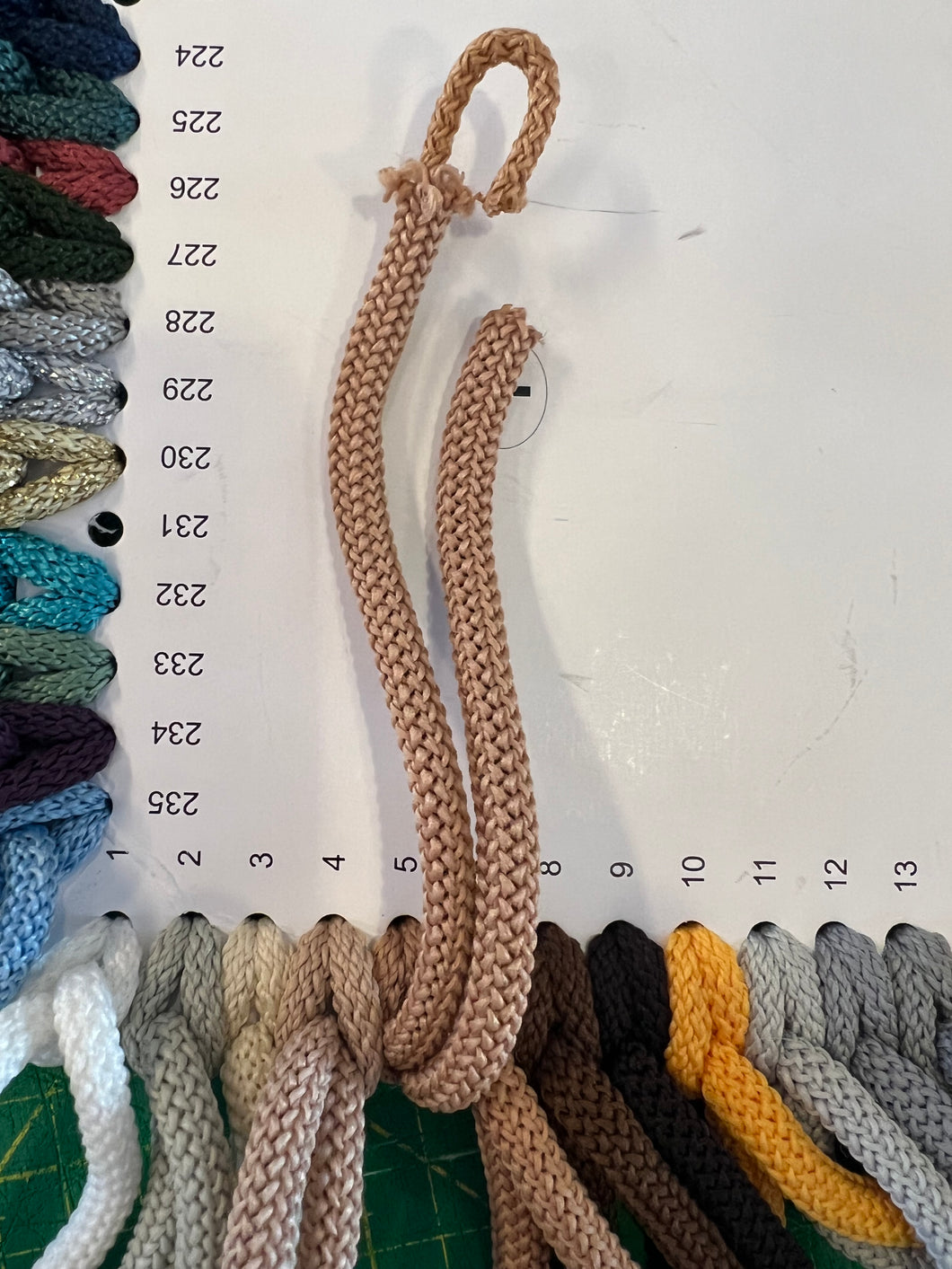 Heklesnor farge 5 mørk latte