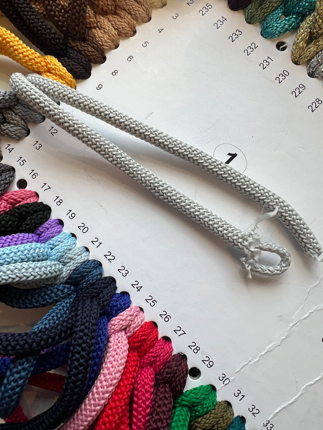 Heklesnor farge 11 lys grå