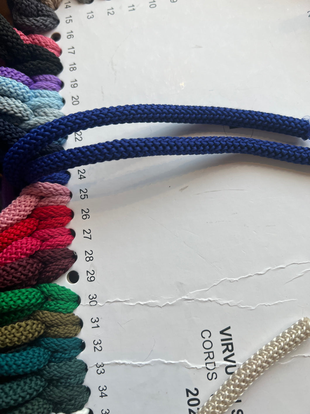 Heklesnor farge 24 kongeblå