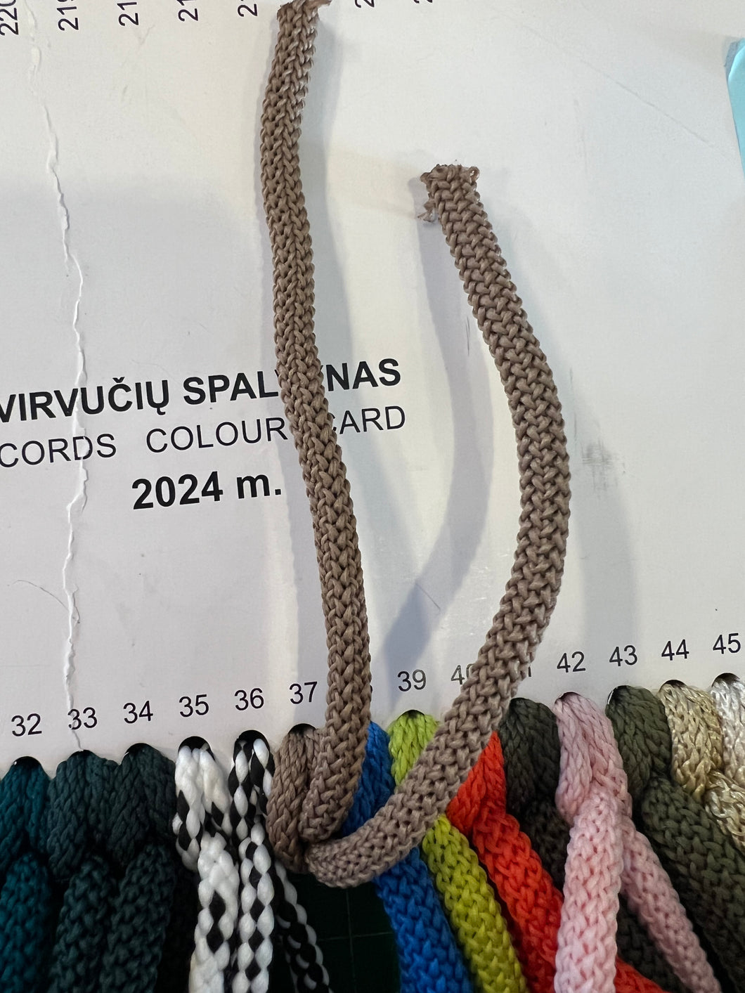 Heklesnor farge 37 muskat