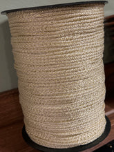 Last inn bildet i Galleri-visningsprogrammet, Hekletråd farge 3a offwhite med gull , 3mm
