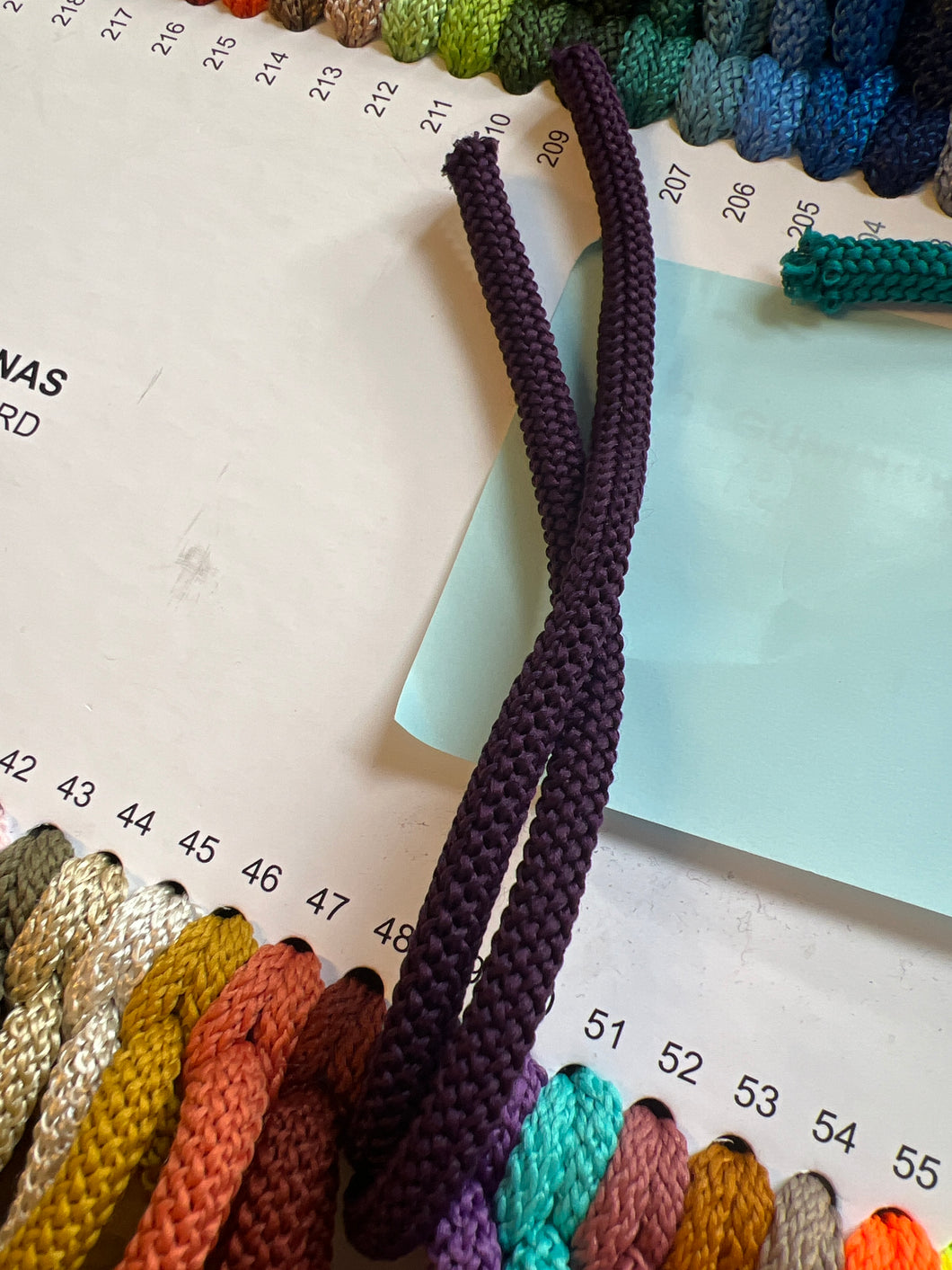 Heklesnor farge 49 aubergine