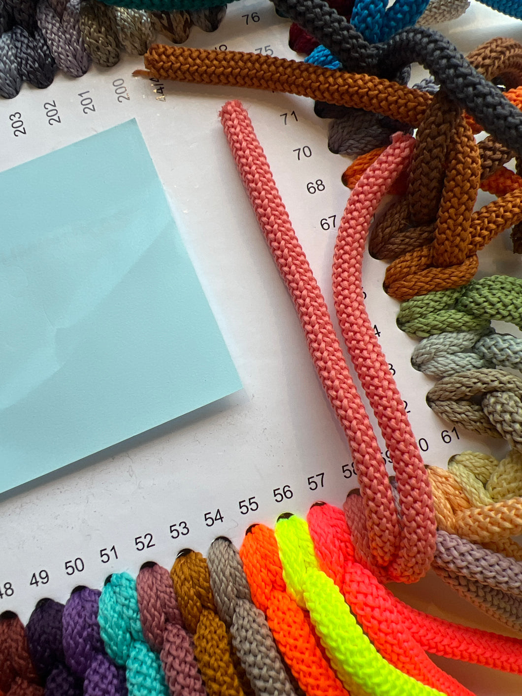 Heklesnor farge 58 lakserosa