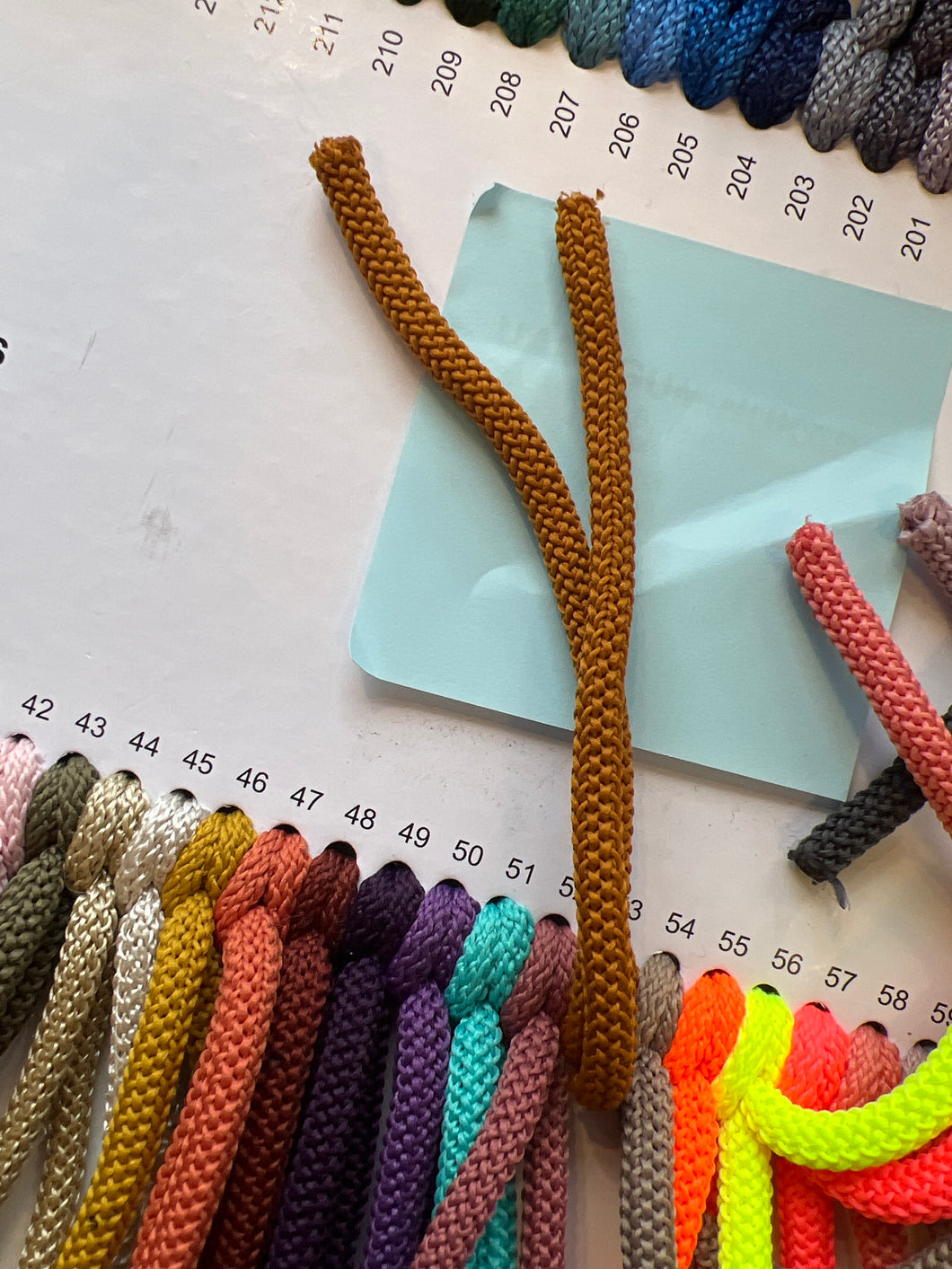 Heklesnor farge 53 oker