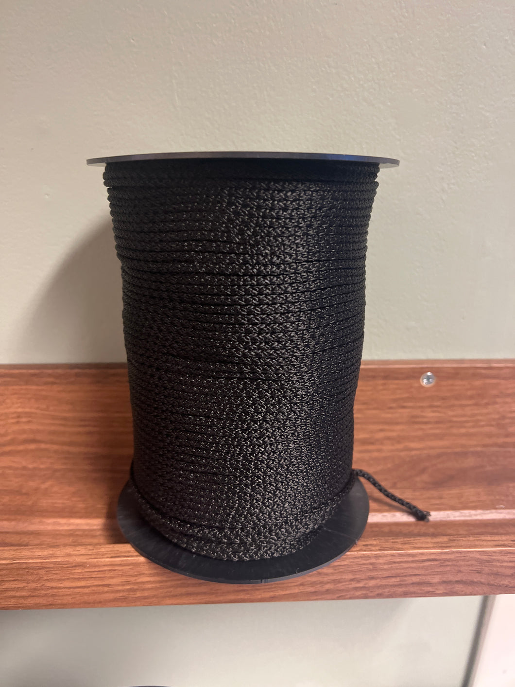 Hekletråd farge 18 Svart blank 3 mm